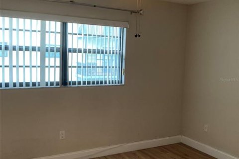 Condo in Saint Petersburg, Florida, 2 bedrooms  № 1917731 - photo 17