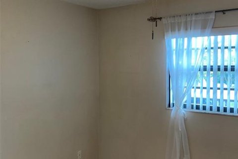 Condo in Saint Petersburg, Florida, 2 bedrooms  № 1917731 - photo 15