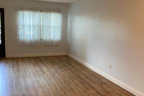 Condo in Saint Petersburg, Florida, 2 bedrooms  № 1917731 - photo 4