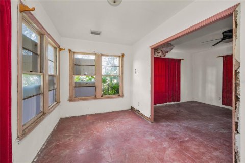House in Saint Petersburg, Florida 2 bedrooms, 176.51 sq.m. № 1906327 - photo 14