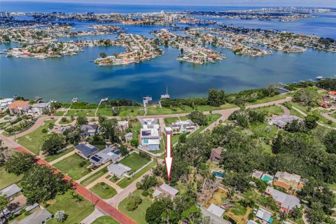 House in Saint Petersburg, Florida 2 bedrooms, 176.51 sq.m. № 1906327 - photo 2