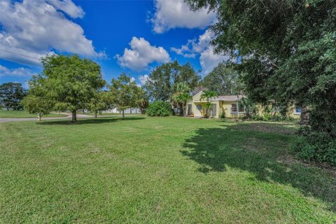 House in Saint Petersburg, Florida 2 bedrooms, 176.51 sq.m. № 1906327 - photo 1