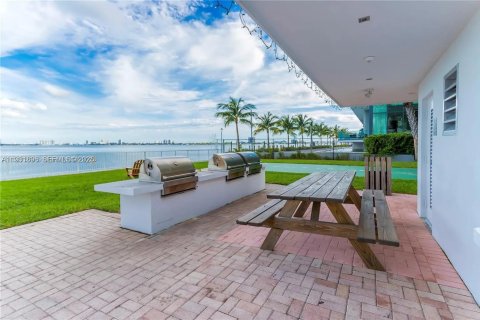 Condominio en alquiler en Miami, Florida, 1 dormitorio, 76.37 m2 № 1990922 - foto 8