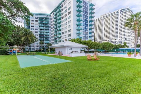Condominio en alquiler en Miami, Florida, 1 dormitorio, 76.37 m2 № 1990922 - foto 10