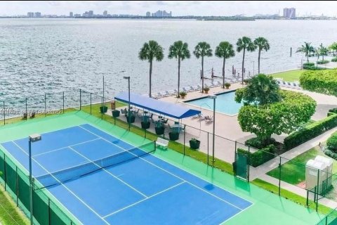 Condominio en alquiler en Miami, Florida, 1 dormitorio, 76.37 m2 № 1990922 - foto 11