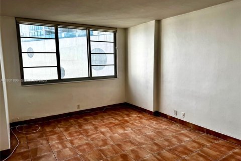 Condominio en alquiler en Miami, Florida, 1 dormitorio, 76.37 m2 № 1990922 - foto 5