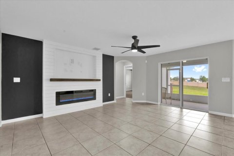 House in Haines City, Florida 4 bedrooms, 164.16 sq.m. № 2391227 - photo 3
