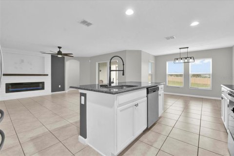 House in Haines City, Florida 4 bedrooms, 164.16 sq.m. № 2391227 - photo 9