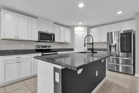 House in Haines City, Florida 4 bedrooms, 164.16 sq.m. № 2391227 - photo 8