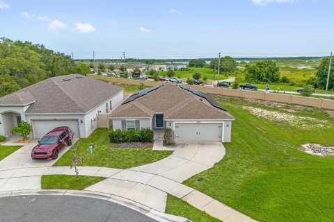 House in Haines City, Florida 4 bedrooms, 164.16 sq.m. № 2391227 - photo 2