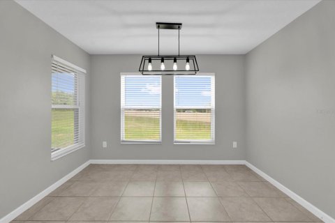 House in Haines City, Florida 4 bedrooms, 164.16 sq.m. № 2391227 - photo 7