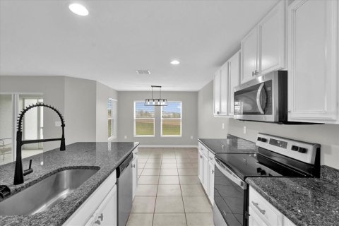 House in Haines City, Florida 4 bedrooms, 164.16 sq.m. № 2391227 - photo 10