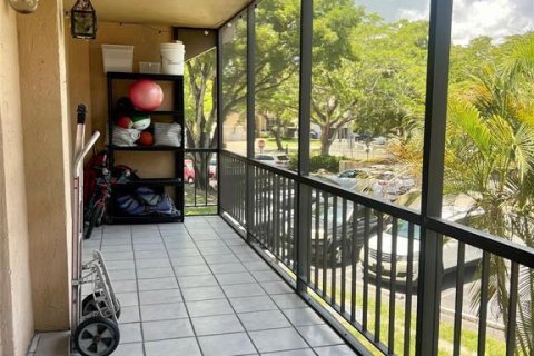Condo in Hollywood, Florida, 2 bedrooms № 2193288 - photo 8