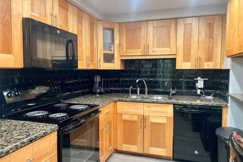 Condo in Hollywood, Florida, 2 bedrooms № 2193288 - photo 3