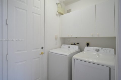 Townhouse in Boynton Beach, Florida 3 bedrooms, 205.22 sq.m. № 1836440 - photo 8