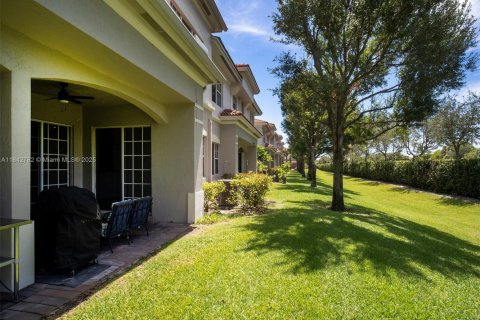 Townhouse in Boynton Beach, Florida 3 bedrooms, 205.22 sq.m. № 1836440 - photo 12