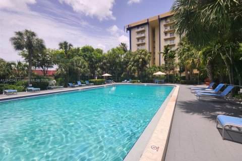 Condo in Miami, Florida, 1 bedroom  № 1834123 - photo 4