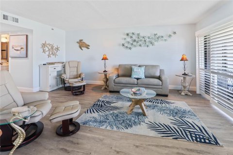 Condo in New Smyrna Beach, Florida, 1 bedroom  № 1511428 - photo 5