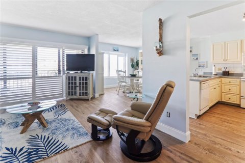 Condo in New Smyrna Beach, Florida, 1 bedroom  № 1511428 - photo 9