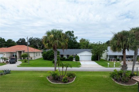House in Palm Coast, Florida 3 bedrooms, 217.39 sq.m. № 2316596