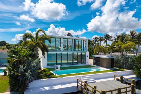 Villa ou maison à vendre à Miami Beach, Floride: 5 chambres, 519.04 m2 № 2414458 - photo 2