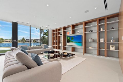 Villa ou maison à vendre à Miami Beach, Floride: 5 chambres, 519.04 m2 № 2414458 - photo 16