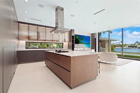 Villa ou maison à vendre à Miami Beach, Floride: 5 chambres, 519.04 m2 № 2414458 - photo 18