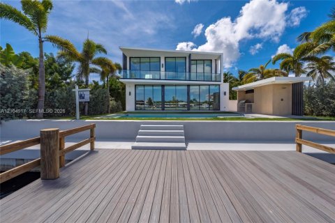 Villa ou maison à Miami Beach, Floride 5 chambres, 519.04 m2 № 2414458