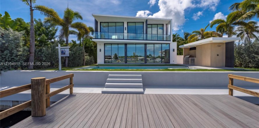 Villa ou maison à Miami Beach, Floride 5 chambres, 519.04 m2 № 2414458