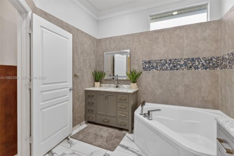 Купить виллу или дом в Порт-Сент-Луси, Флорида 3 спальни, 168.71м2, № 2052303 - фото 27