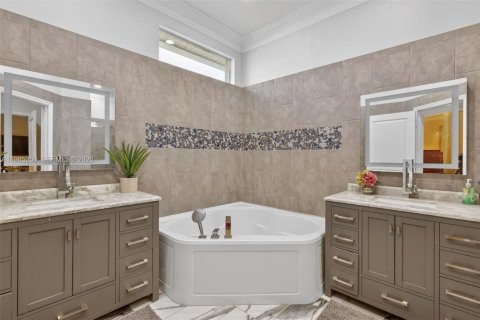 Купить виллу или дом в Порт-Сент-Луси, Флорида 3 спальни, 168.71м2, № 2052303 - фото 24