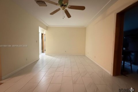 Casa en venta en Hollywood, Florida, 2 dormitorios, 102.19 m2 № 1992053 - foto 5