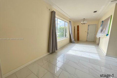Casa en venta en Hollywood, Florida, 2 dormitorios, 102.19 m2 № 1992053 - foto 8