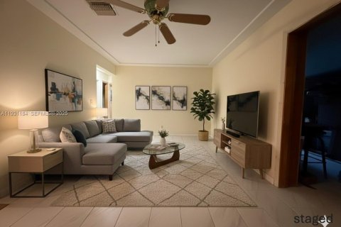 Casa en venta en Hollywood, Florida, 2 dormitorios, 102.19 m2 № 1992053 - foto 2