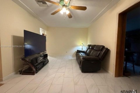 Casa en venta en Hollywood, Florida, 2 dormitorios, 102.19 m2 № 1992053 - foto 6