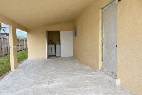 Casa en venta en Hollywood, Florida, 2 dormitorios, 102.19 m2 № 1992053 - foto 11