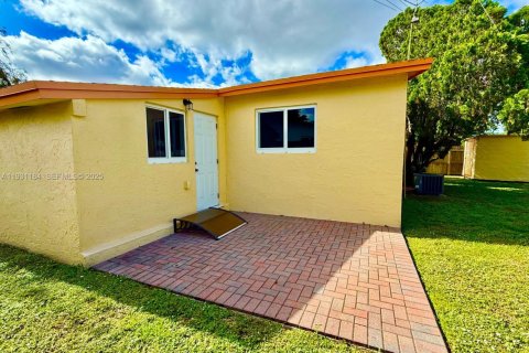 Casa en venta en Hollywood, Florida, 2 dormitorios, 102.19 m2 № 1992053 - foto 14