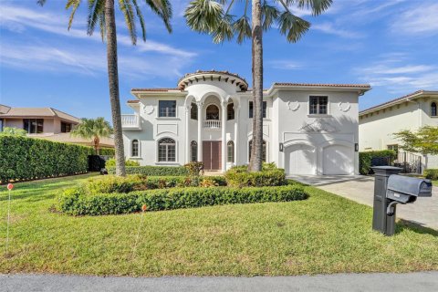 House in Hallandale Beach, Florida 7 bedrooms, 525.83 sq.m. № 2275003