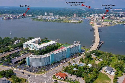 Condo in Daytona Beach, Florida, 2 bedrooms № 2393588 - photo 2