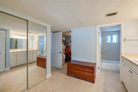 Condo in Daytona Beach, Florida, 2 bedrooms № 2393588 - photo 17