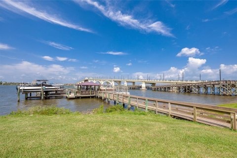 Condo in Daytona Beach, Florida, 2 bedrooms № 2393588 - photo 3