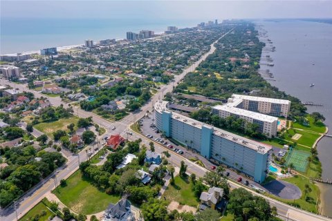 Condo in Daytona Beach, Florida, 2 bedrooms № 2393588 - photo 30