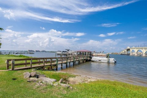 Condo in Daytona Beach, Florida, 2 bedrooms № 2393588 - photo 25