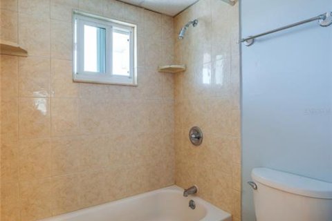Condo in Daytona Beach, Florida, 2 bedrooms № 2393588 - photo 18
