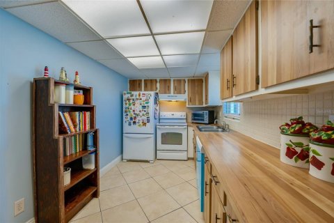 Condo in Daytona Beach, Florida, 2 bedrooms № 2393588 - photo 10