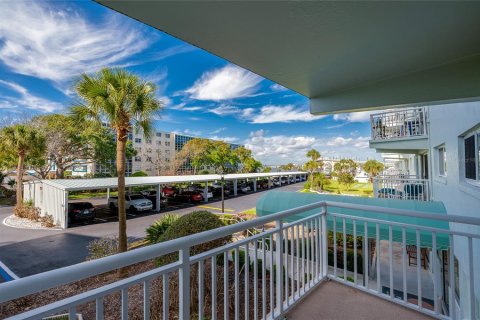 Condo in Daytona Beach, Florida, 2 bedrooms № 2393588 - photo 13