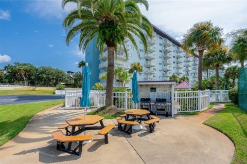 Condo in Daytona Beach, Florida, 2 bedrooms № 2393588 - photo 24