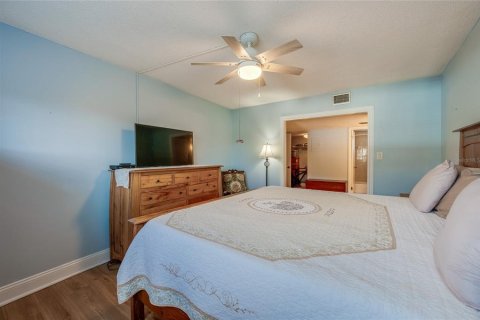 Condo in Daytona Beach, Florida, 2 bedrooms № 2393588 - photo 15