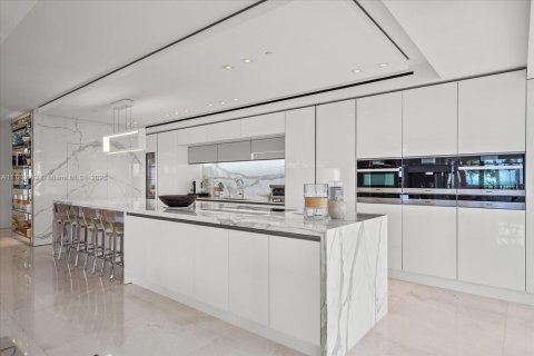 Condo in Miami Beach, Florida, 4 bedrooms  № 1862603 - photo 14