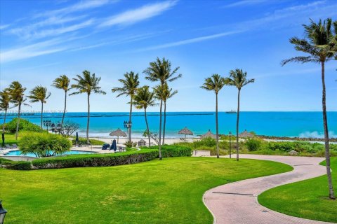 Condo in Miami Beach, Florida, 4 bedrooms  № 1862603 - photo 2
